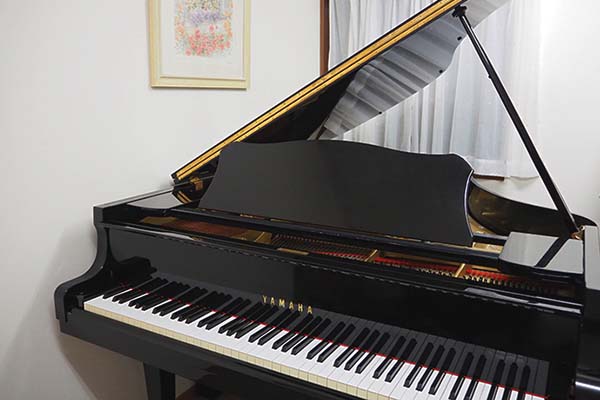グランドピアノ