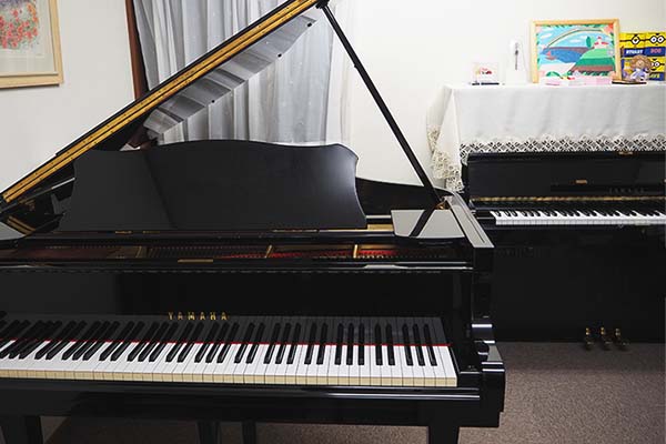 グラントピアノとアップライトピアノ